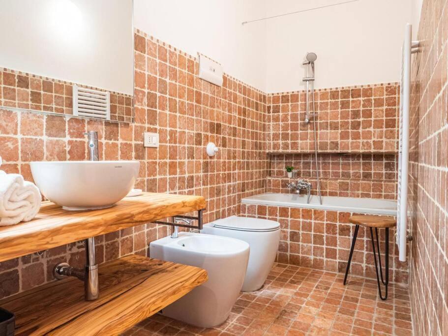 Romantic Flat On Navigli River By Easylife Milán
